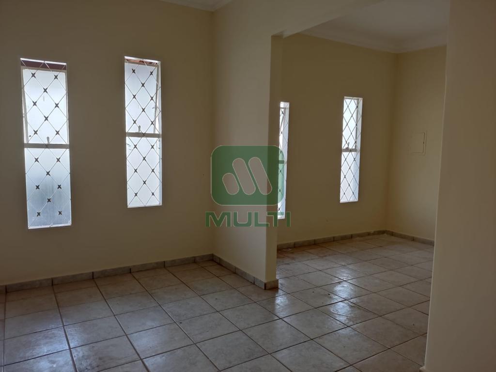 Casa à venda com 3 quartos, 200m² - Foto 1