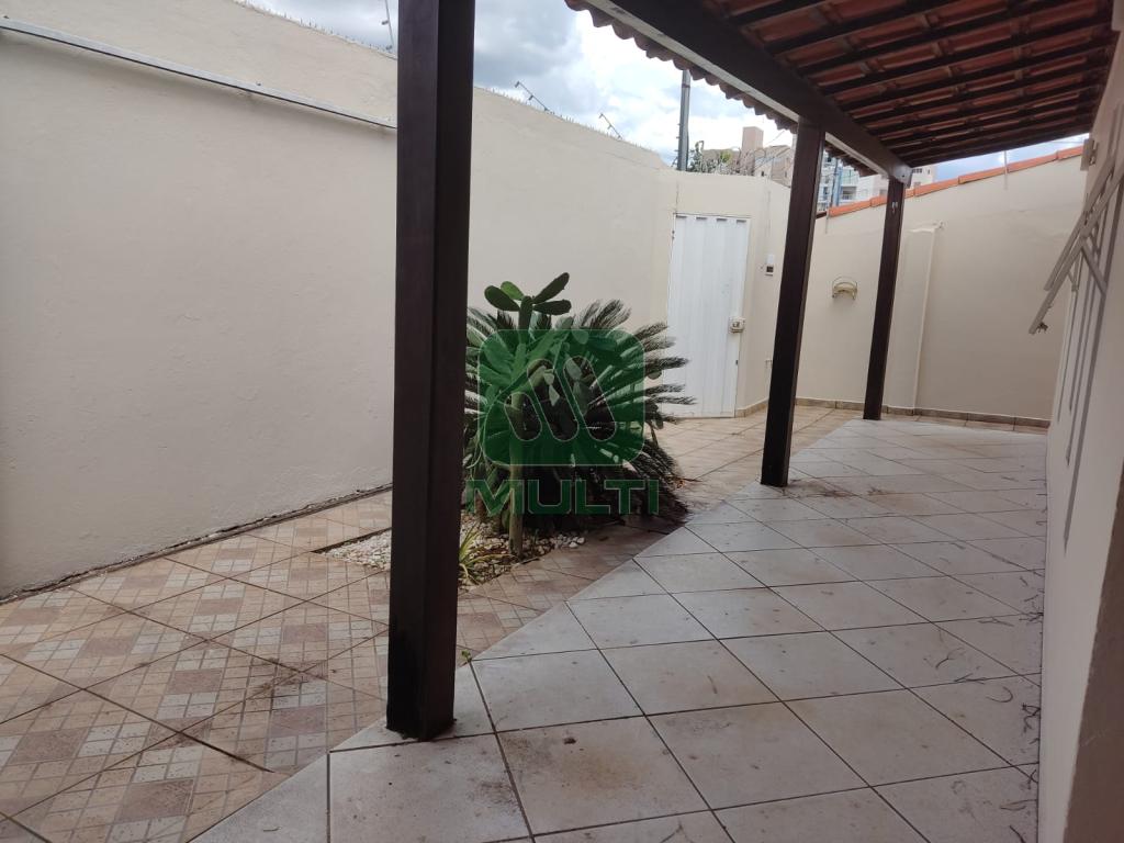 Casa à venda com 3 quartos, 200m² - Foto 3