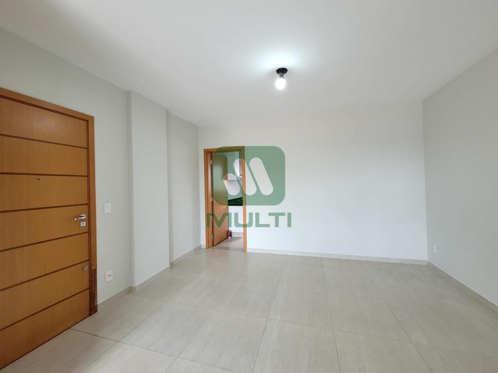 Apartamento à venda com 3 quartos, 107m² - Foto 2