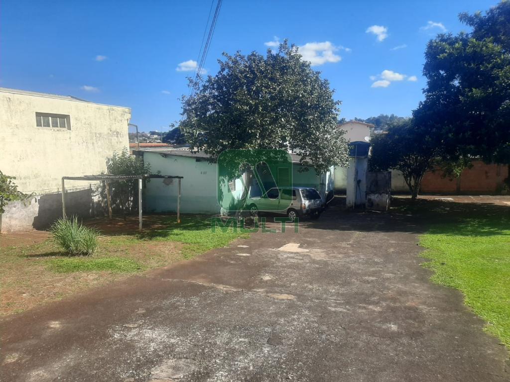 Terreno à venda com 1 quarto, 72m² - Foto 3