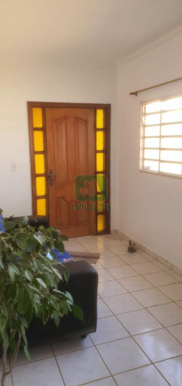 Casa à venda com 5 quartos, 200m² - Foto 1