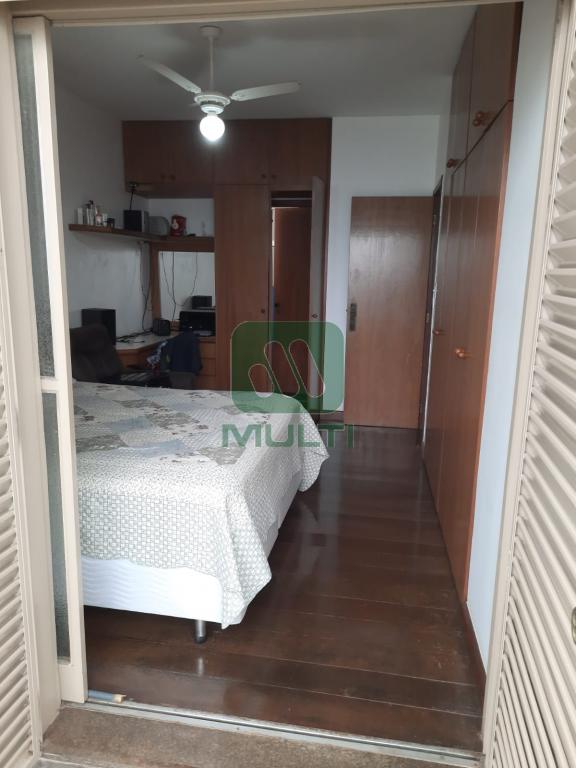 Casa à venda com 3 quartos, 210m² - Foto 6