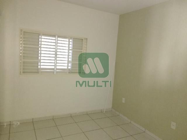 Casa à venda com 3 quartos, 250m² - Foto 2