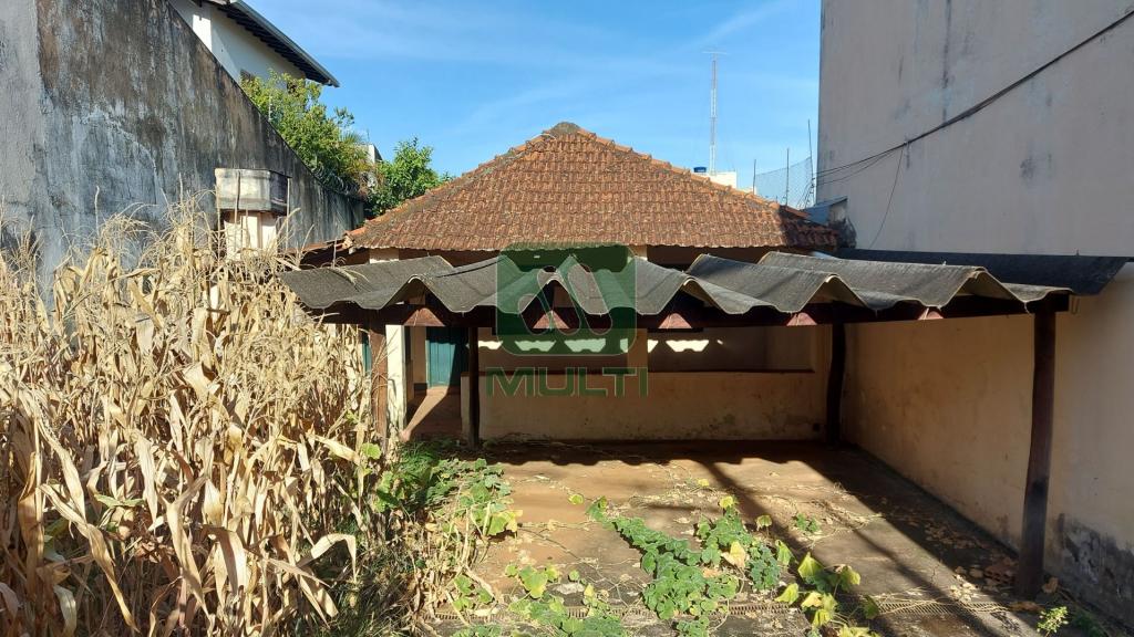 Terreno à venda com 1 quarto, 168m² - Foto 1