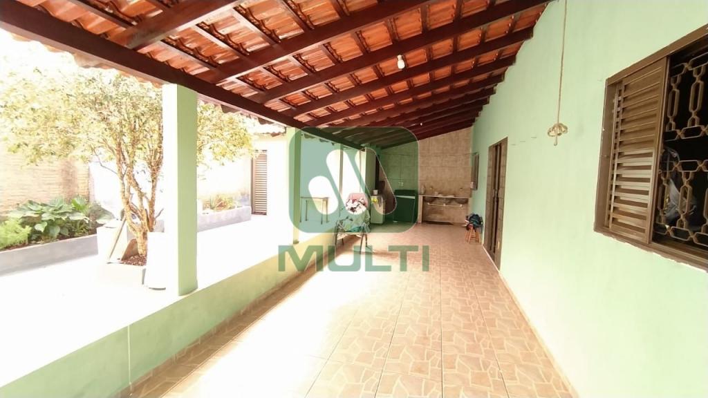 Casa à venda com 3 quartos, 122m² - Foto 1