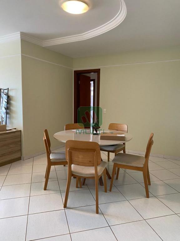 Apartamento à venda com 3 quartos, 90m² - Foto 1