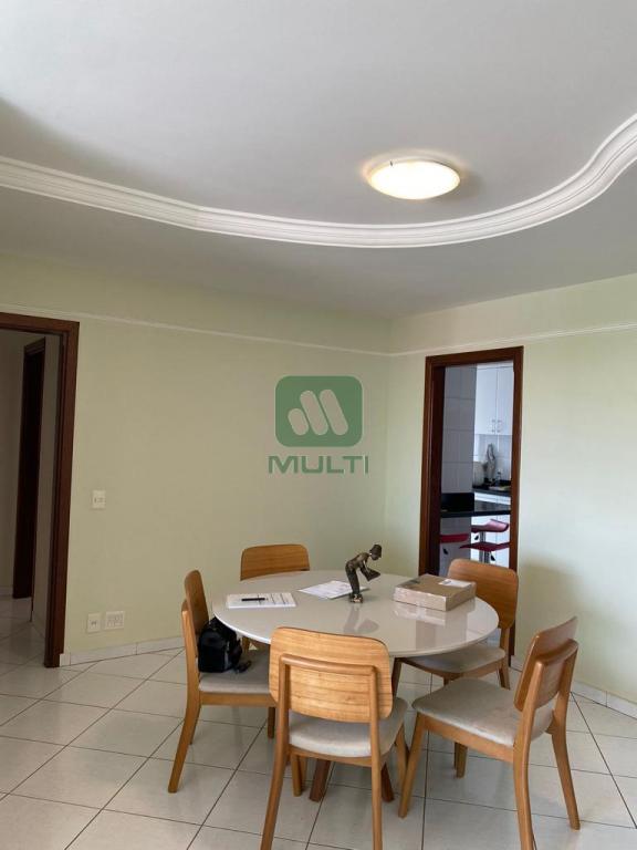 Apartamento à venda com 3 quartos, 90m² - Foto 2