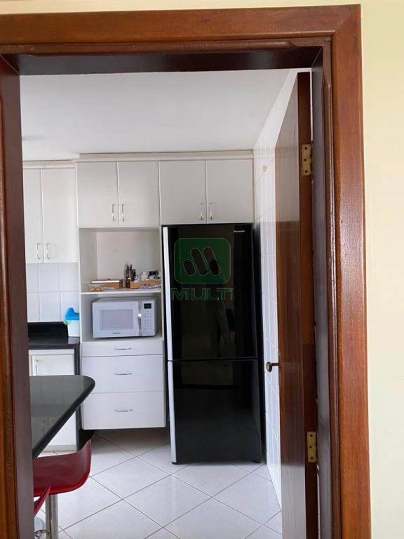 Apartamento à venda com 3 quartos, 90m² - Foto 3