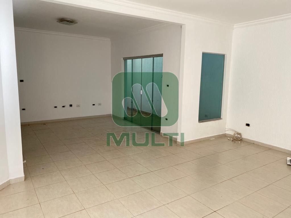 Casa à venda com 3 quartos, 212m² - Foto 4