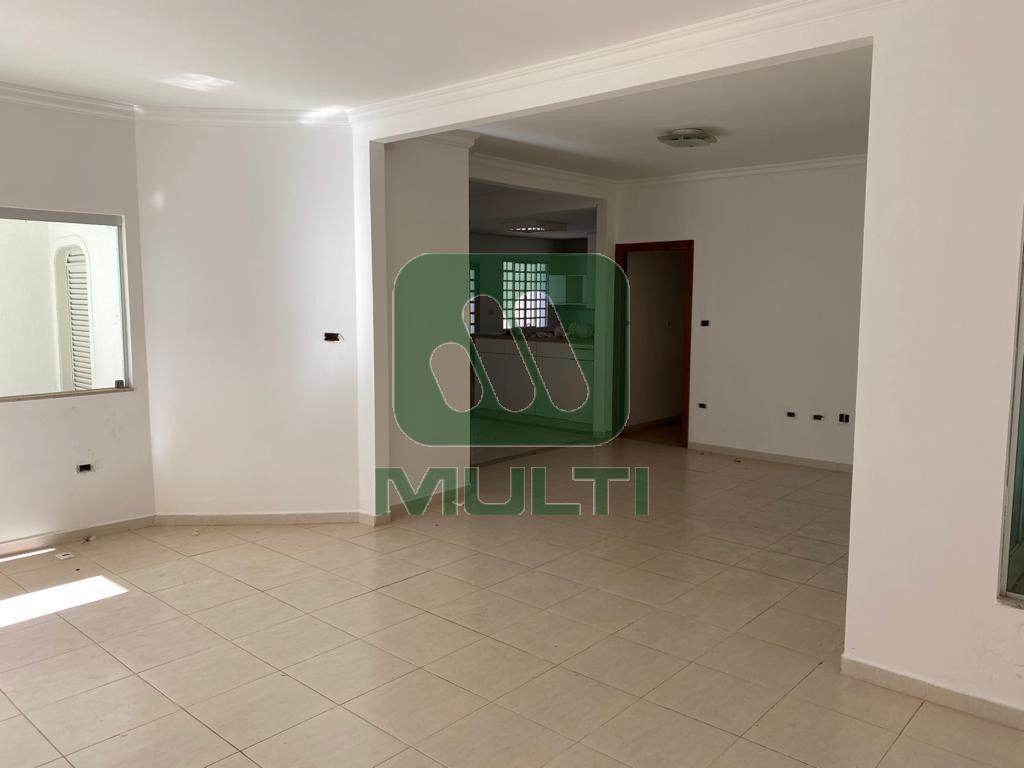 Casa à venda com 3 quartos, 212m² - Foto 6