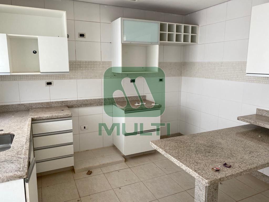 Casa à venda com 3 quartos, 212m² - Foto 10