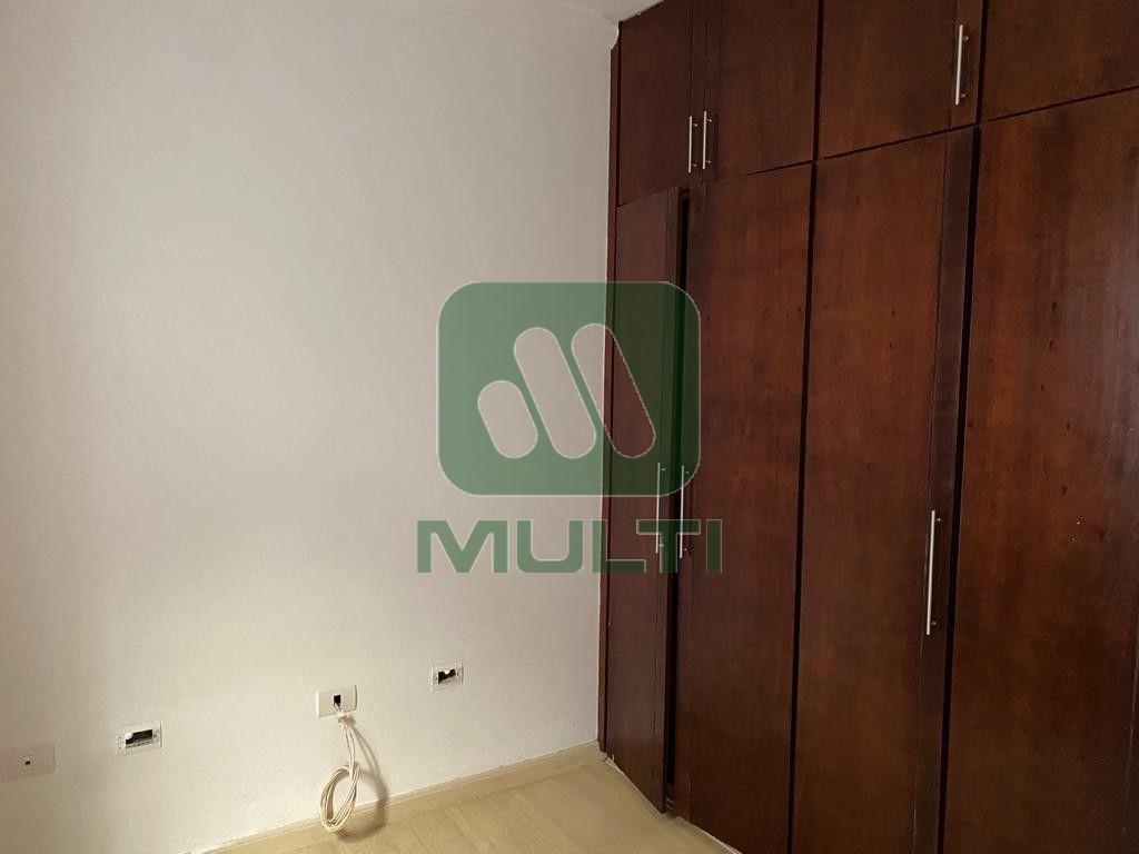 Casa à venda com 3 quartos, 212m² - Foto 11