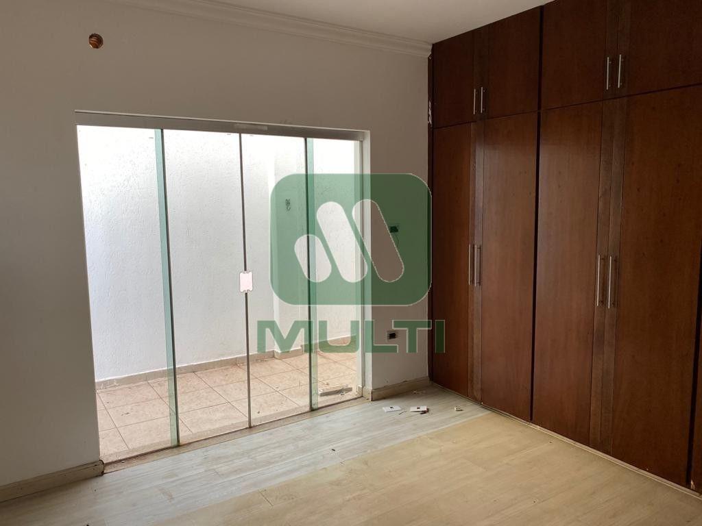 Casa à venda com 3 quartos, 212m² - Foto 16