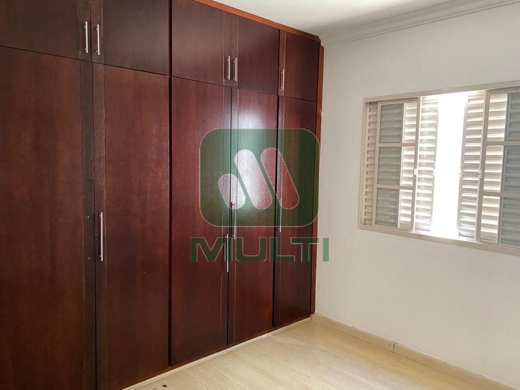 Casa à venda com 3 quartos, 212m² - Foto 19