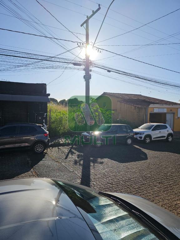 Terreno à venda com 1 quarto, 300m² - Foto 1