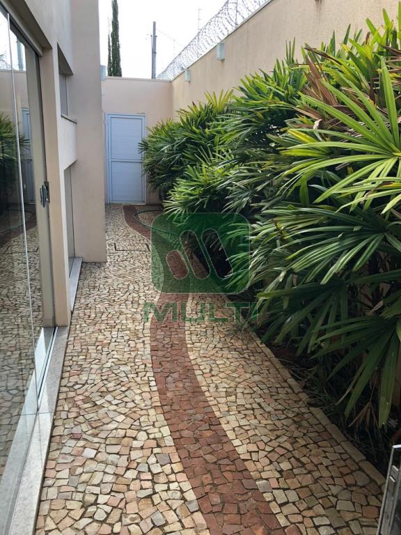 Casa à venda com 3 quartos, 266m² - Foto 12