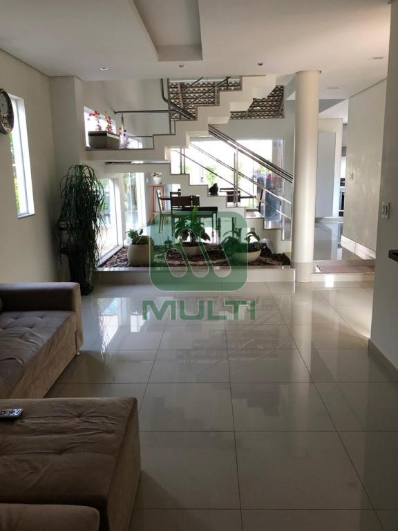 Casa à venda com 3 quartos, 266m² - Foto 16