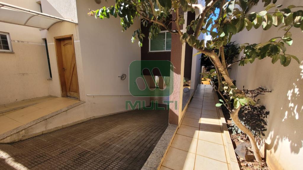 Casa à venda com 4 quartos, 300m² - Foto 4