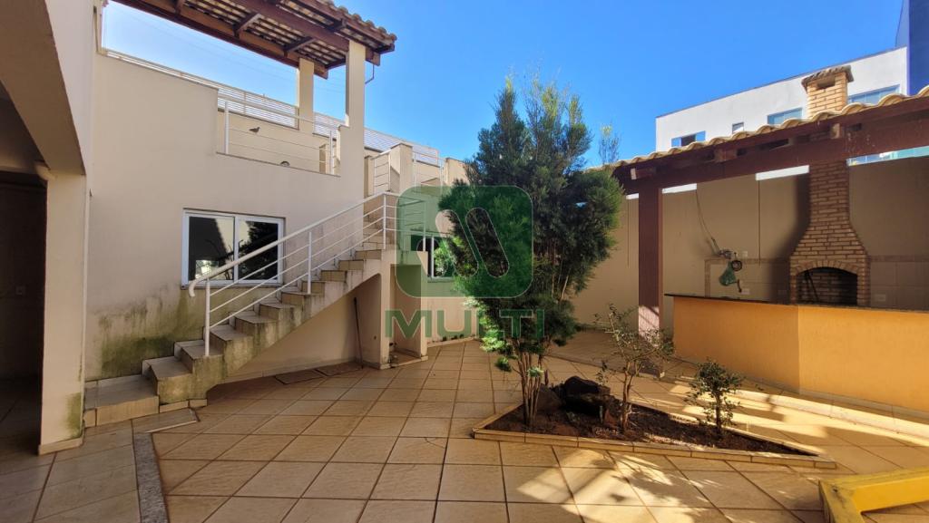 Casa à venda com 4 quartos, 300m² - Foto 7