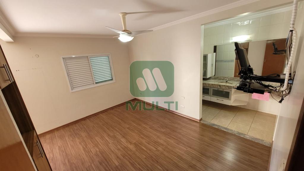 Casa à venda com 4 quartos, 300m² - Foto 25