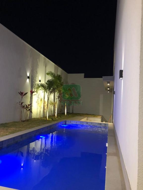 Casa de Condomínio à venda com 4 quartos, 235m² - Foto 3