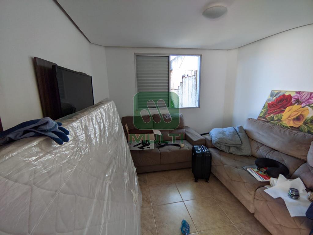 Casa à venda com 5 quartos, 200m² - Foto 2