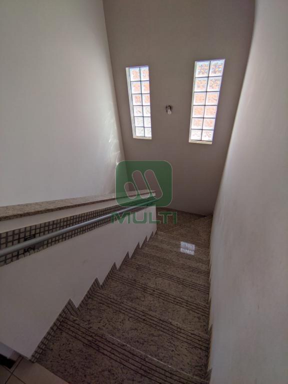 Casa à venda com 5 quartos, 200m² - Foto 7