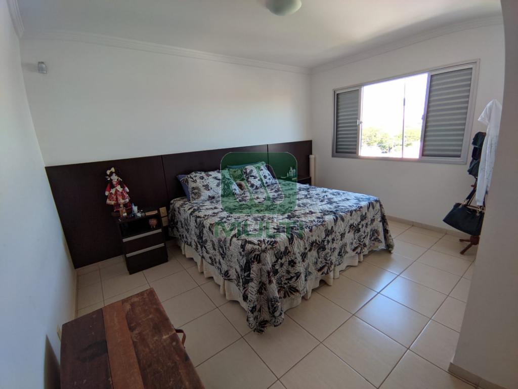 Casa à venda com 5 quartos, 200m² - Foto 13