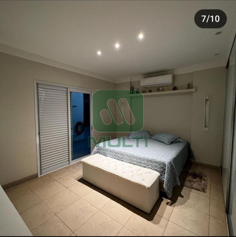 Casa à venda com 3 quartos, 600m² - Foto 4