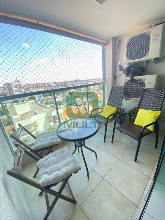 Apartamento à venda com 2 quartos, 75m² - Foto 1