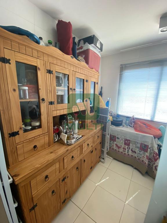 Apartamento à venda com 2 quartos, 75m² - Foto 2