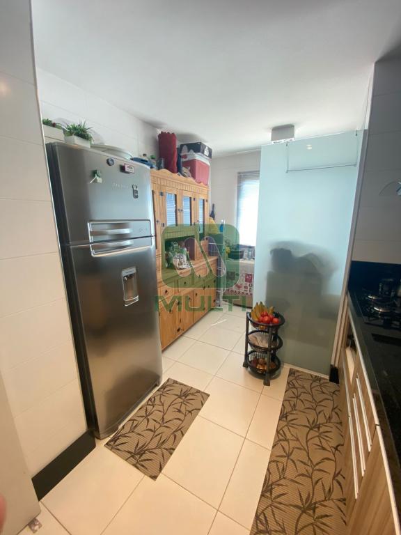 Apartamento à venda com 2 quartos, 75m² - Foto 4