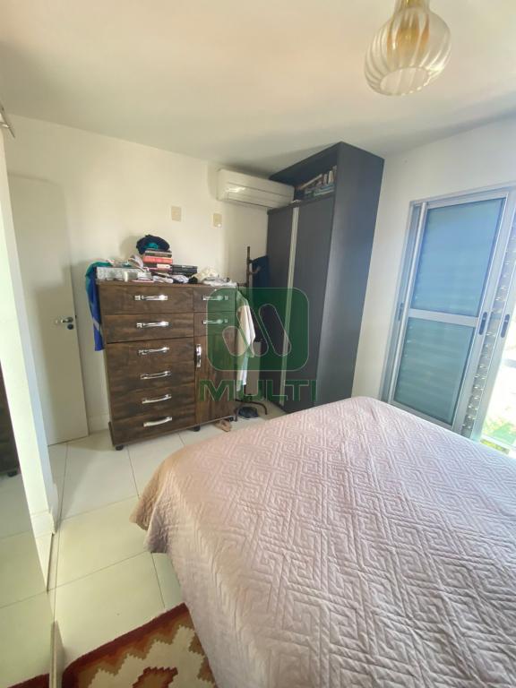 Apartamento à venda com 2 quartos, 75m² - Foto 18