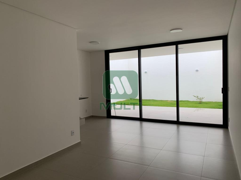 Casa à venda com 3 quartos, 156m² - Foto 1