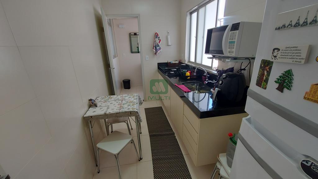 Apartamento à venda com 2 quartos, 63m² - Foto 2