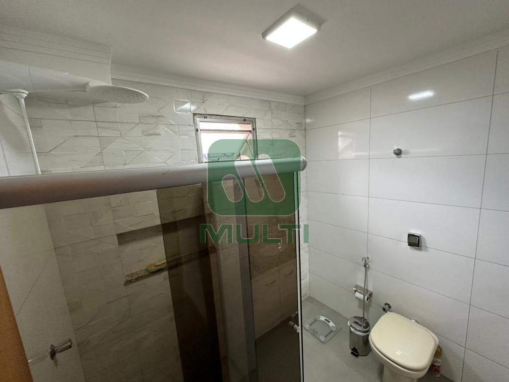 Apartamento à venda com 3 quartos, 141m² - Foto 2