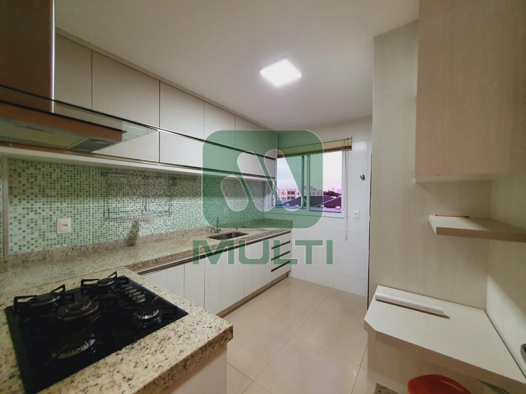 Apartamento à venda com 3 quartos, 150m² - Foto 3