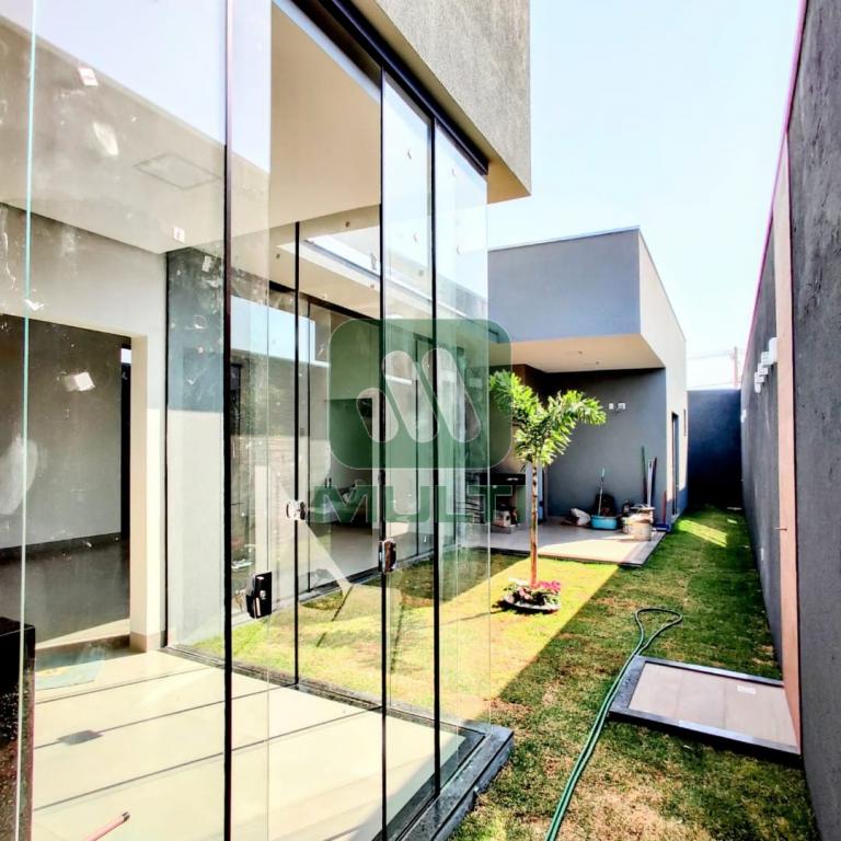 Casa à venda com 3 quartos, 156m² - Foto 1