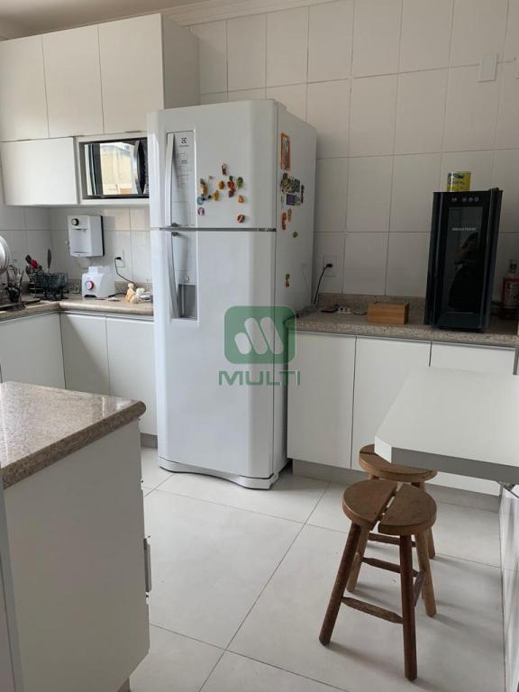 Apartamento à venda com 3 quartos, 156m² - Foto 4