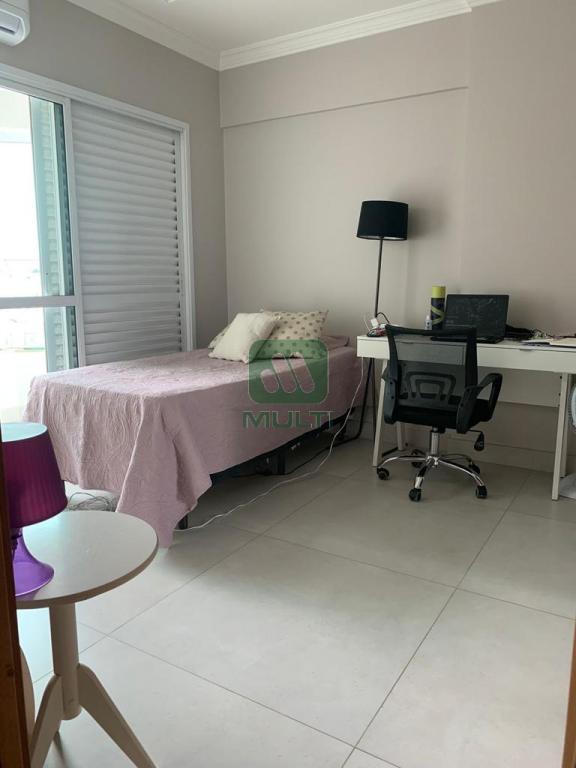 Apartamento à venda com 3 quartos, 156m² - Foto 9