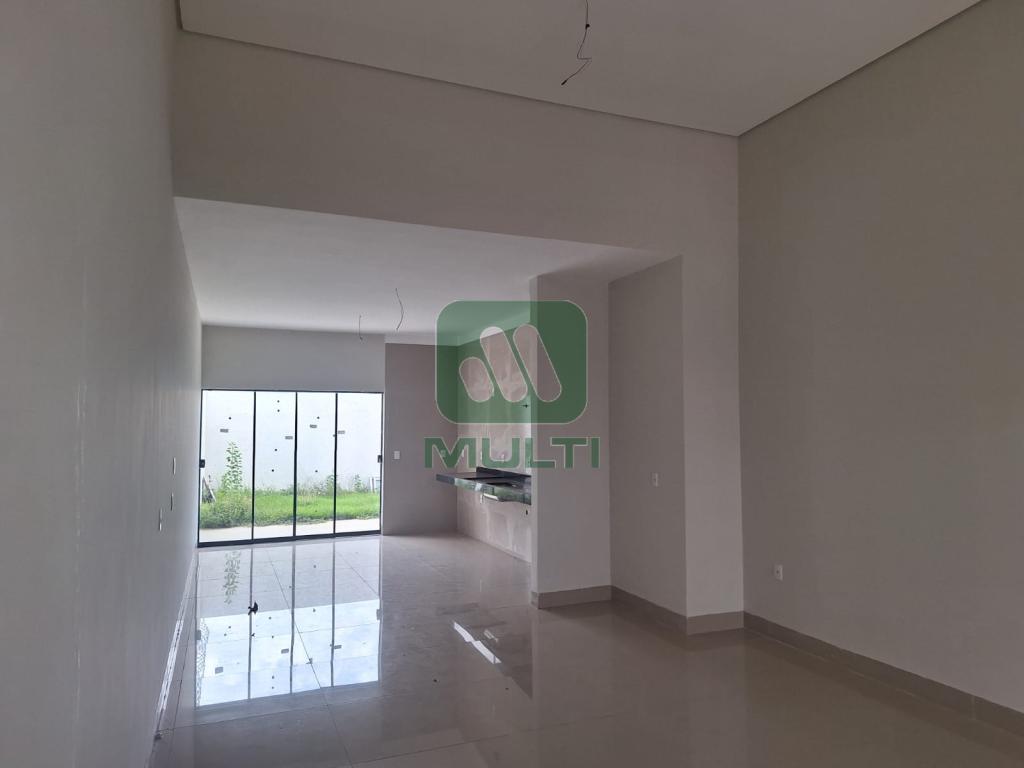 Casa à venda com 3 quartos, 140m² - Foto 2