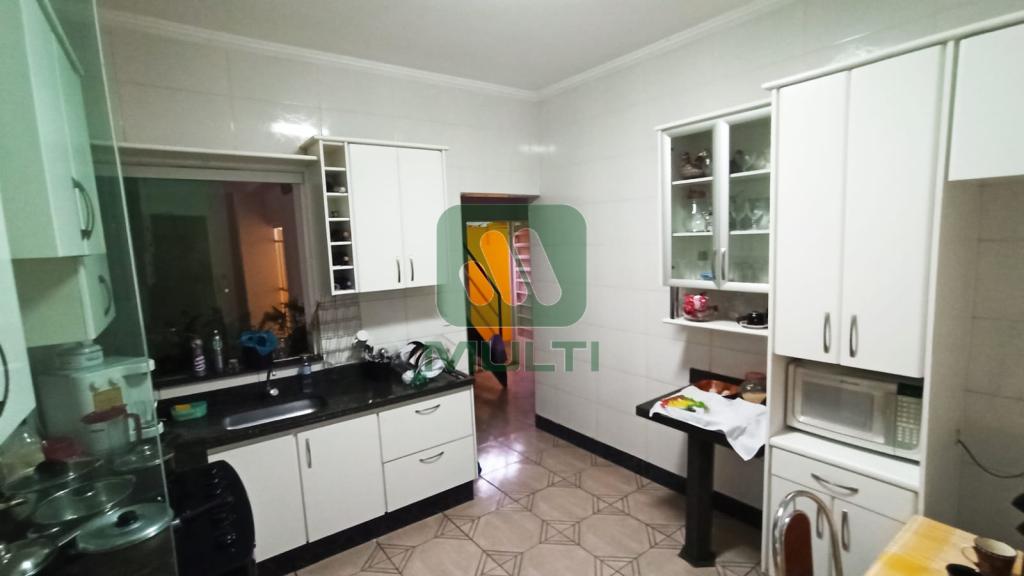 Casa à venda com 4 quartos, 300m² - Foto 23