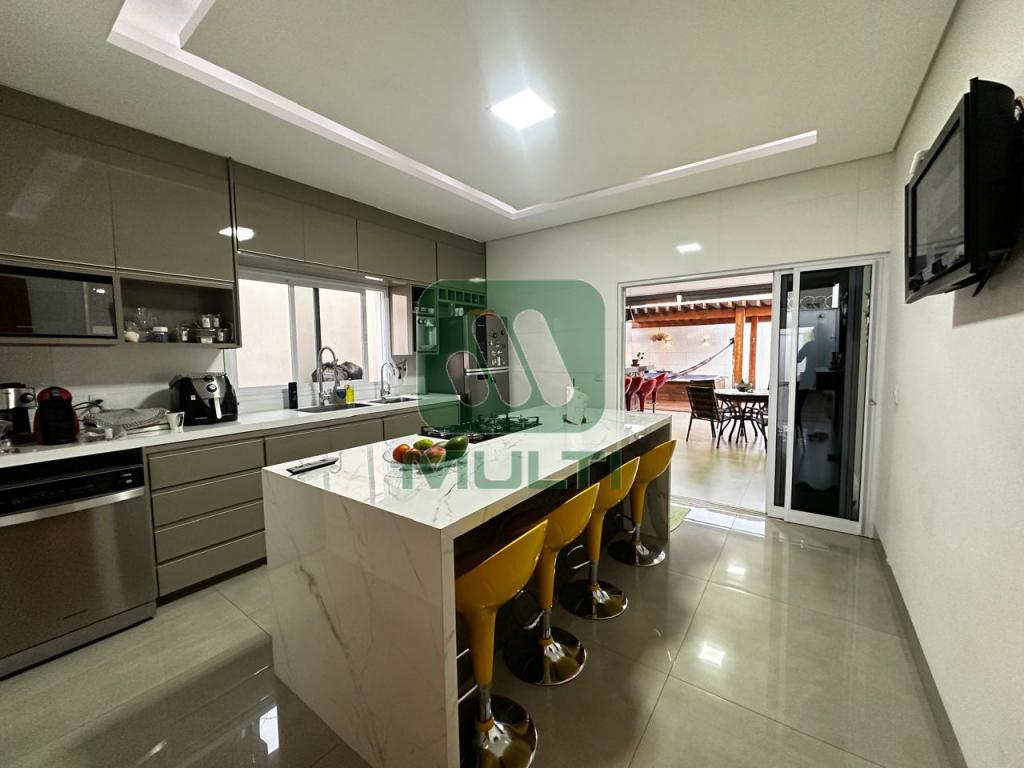 Casa à venda com 3 quartos, 210m² - Foto 9