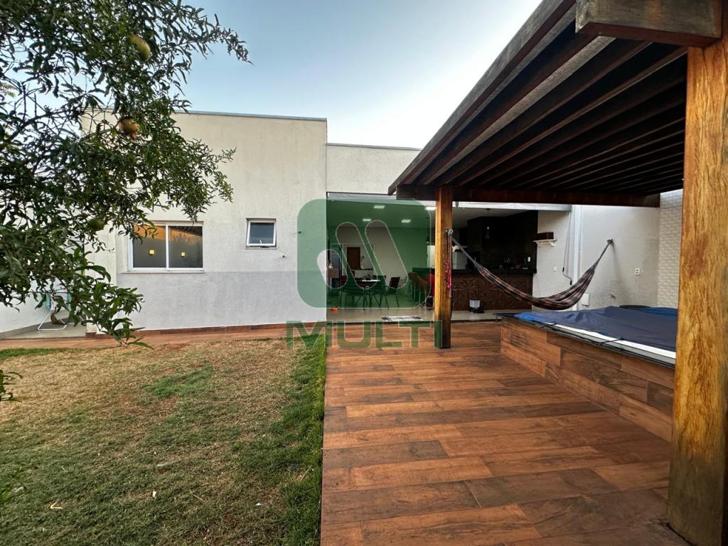 Casa à venda com 3 quartos, 210m² - Foto 17