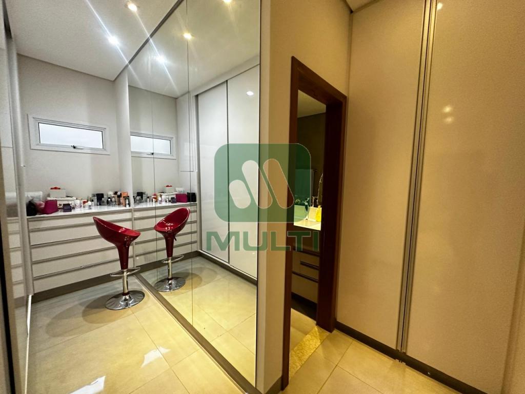 Casa à venda com 3 quartos, 210m² - Foto 18