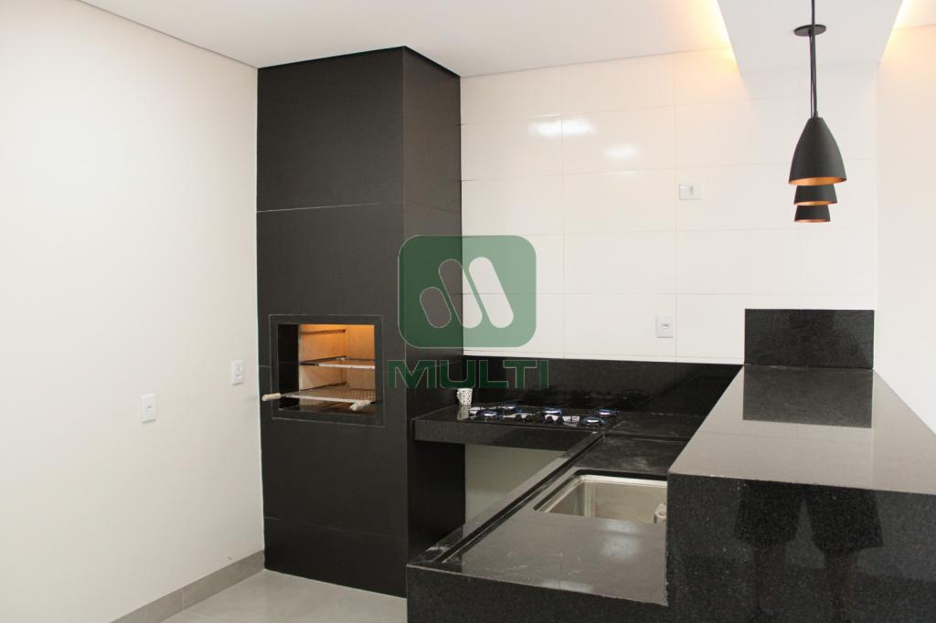 Casa à venda com 3 quartos, 200m² - Foto 4