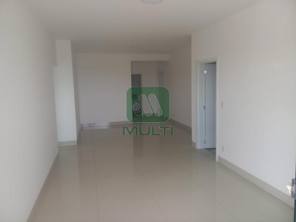 Apartamento à venda com 3 quartos, 145m² - Foto 3