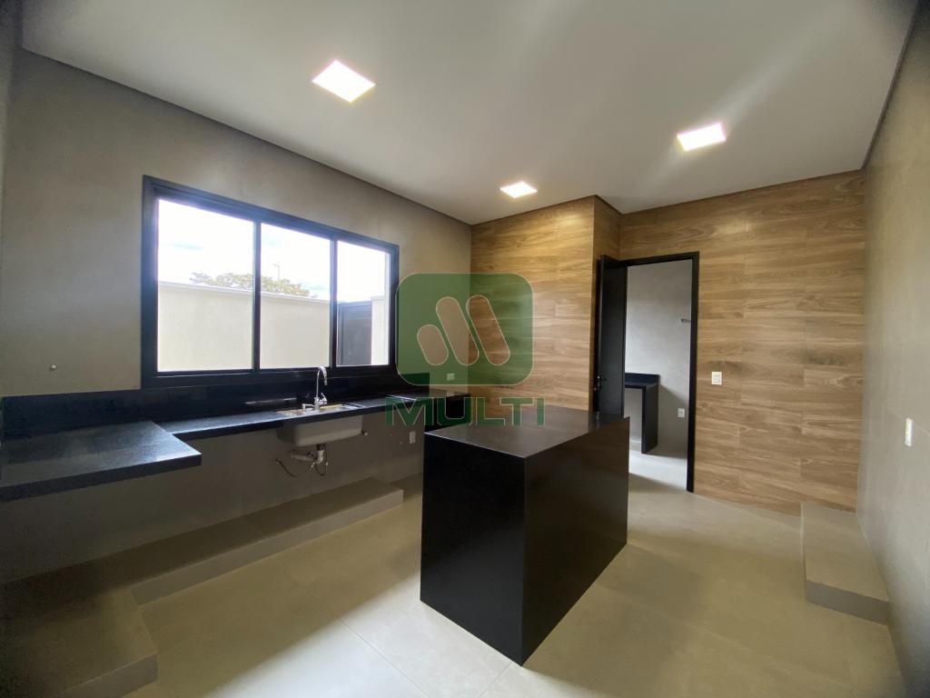 Casa de Condomínio à venda com 3 quartos, 240m² - Foto 3