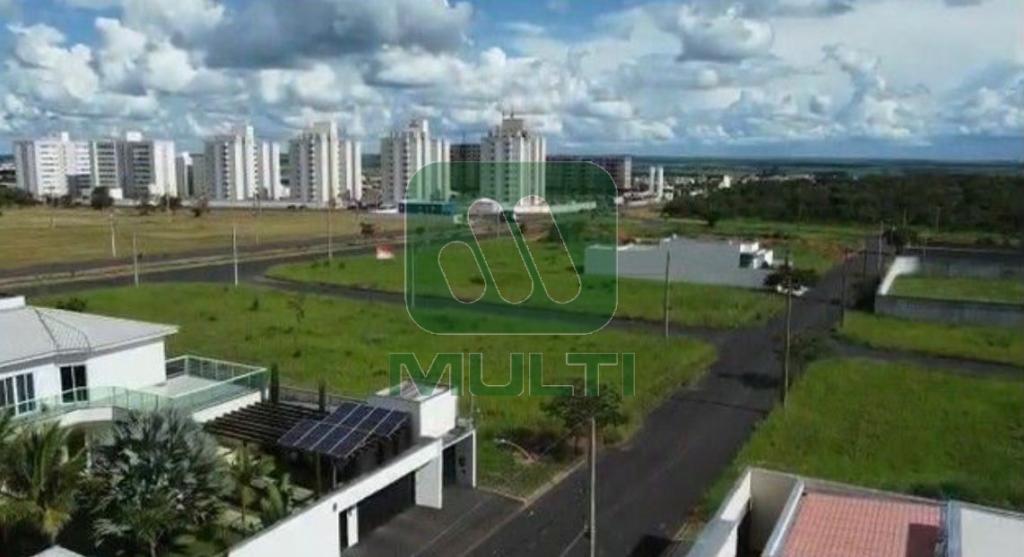 Terreno à venda com 1 quarto, 360m² - Foto 2