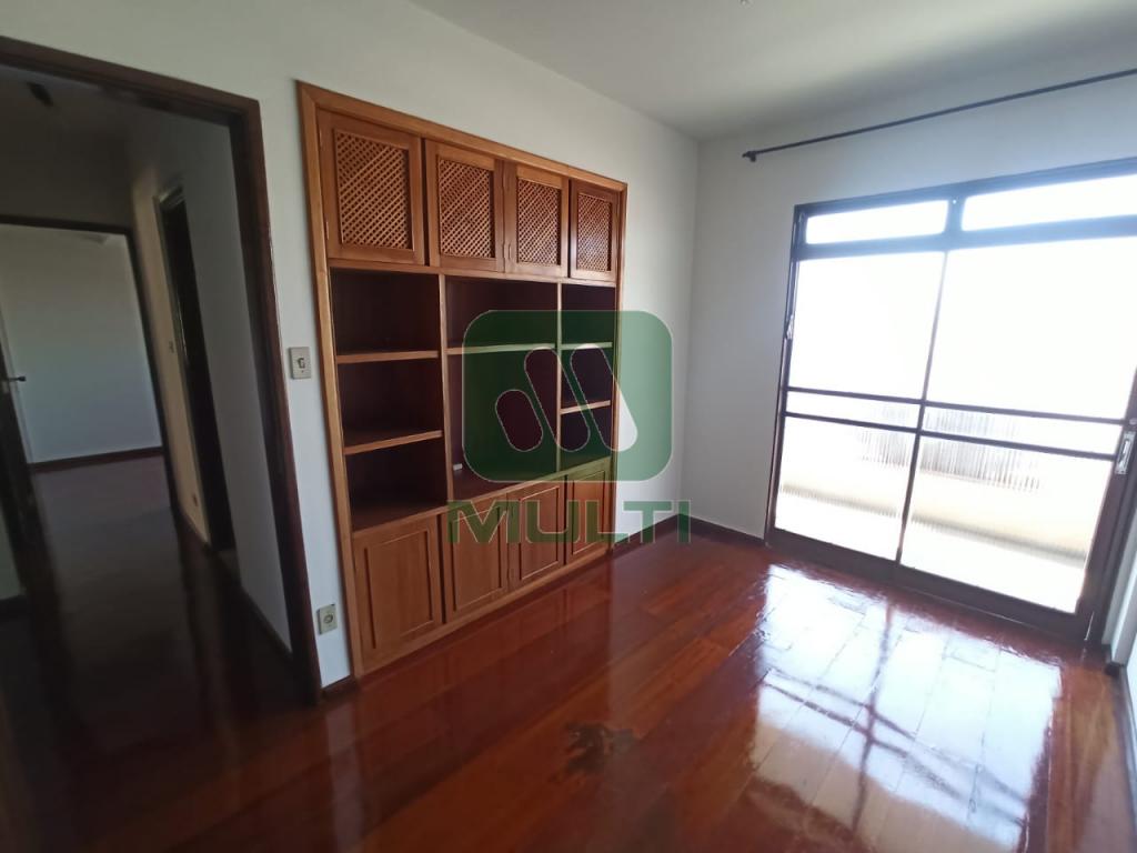 Apartamento à venda com 3 quartos, 117m² - Foto 1